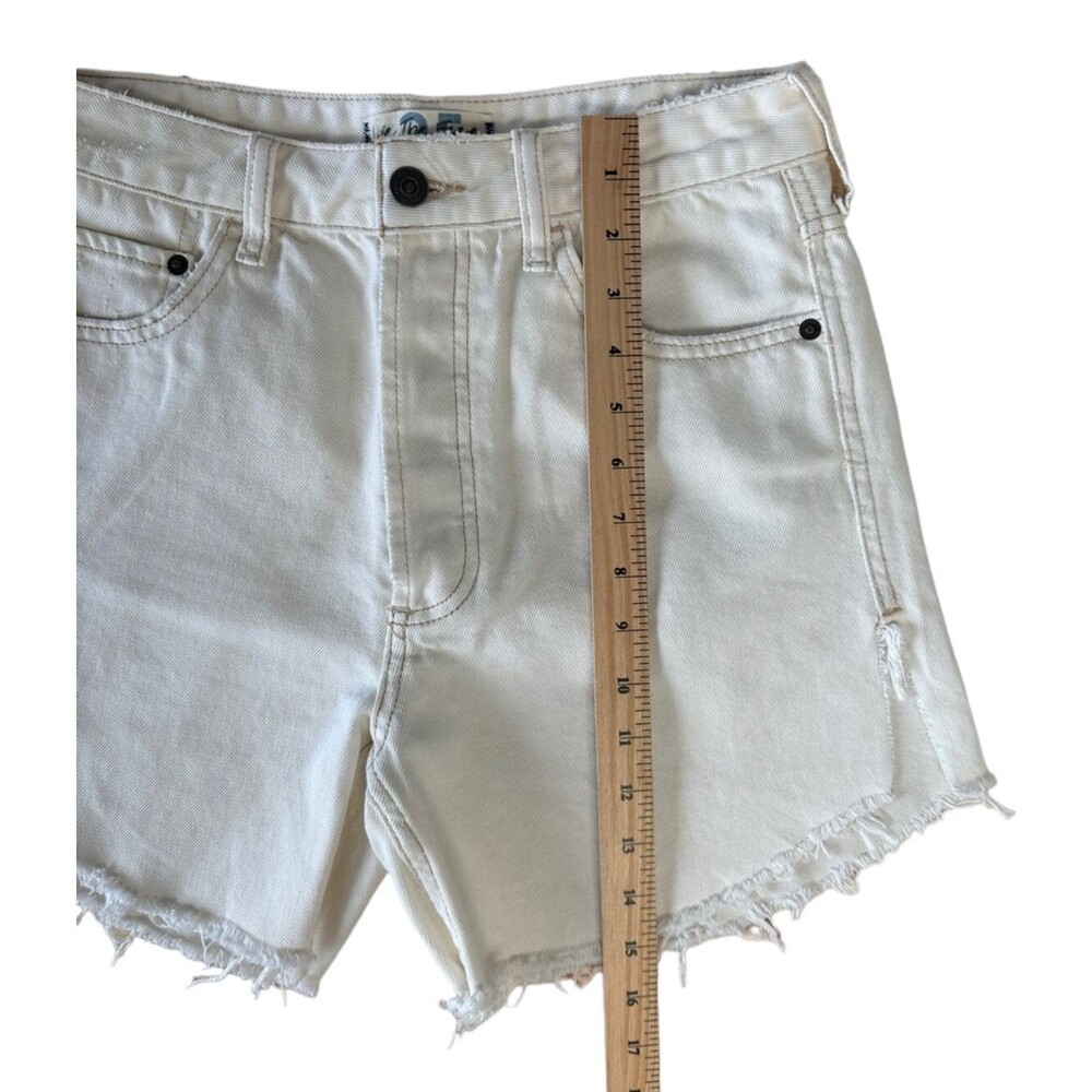 Free People WE THE FREE Women's Baggy Tomboy Denim Shorts Size 25 Off White - Picture 9 of 11